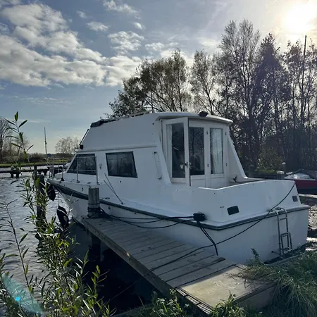 Moana Botel